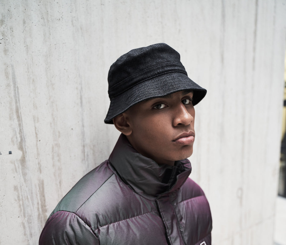 FLEXFIT DENIM BUCKET HAT