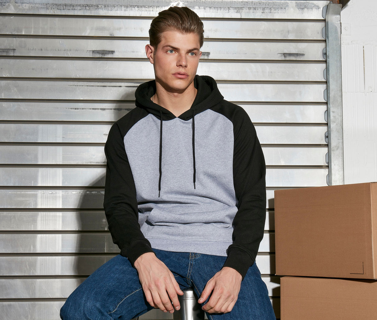 BUILD YOUR BRAND BASIC RAGLAN HOODY