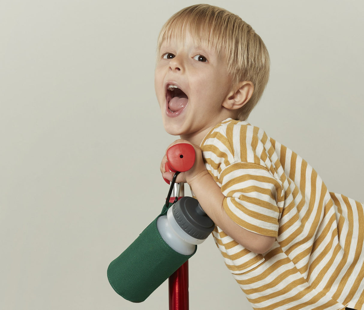 QUADRA WATER BOTTLE AND HOLDER