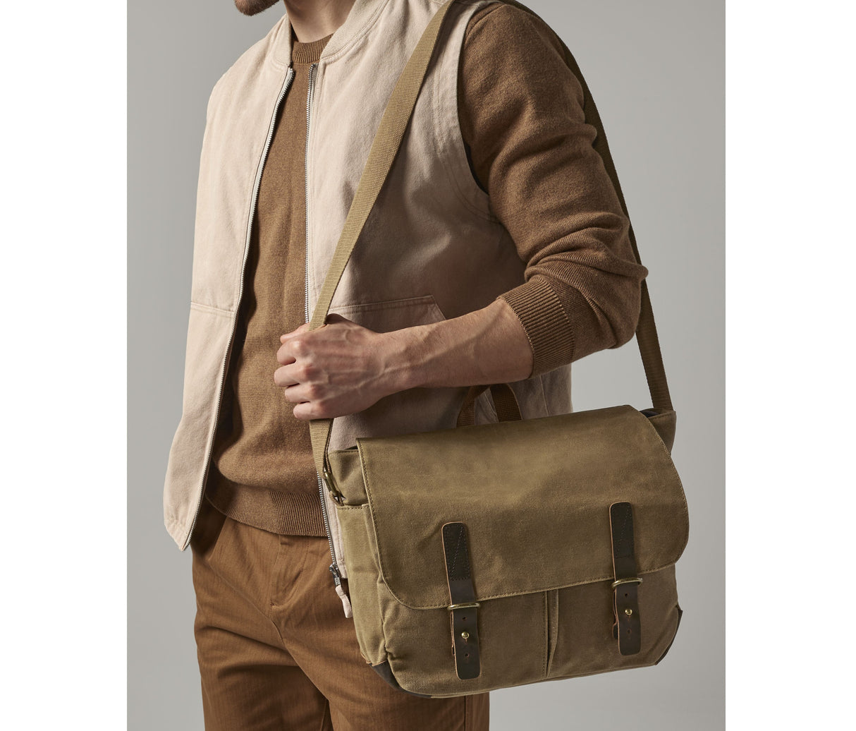 QUADRA HERITAGE WAXED CANVAS MESSENGER