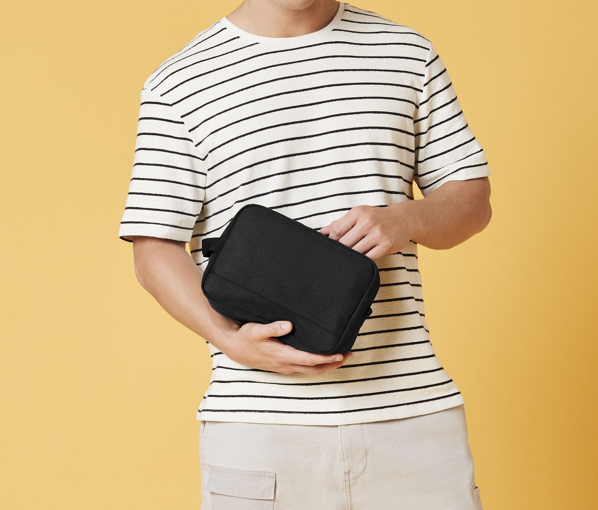 BAG BASE RECYCLED ESSENTIALS WASH BAG