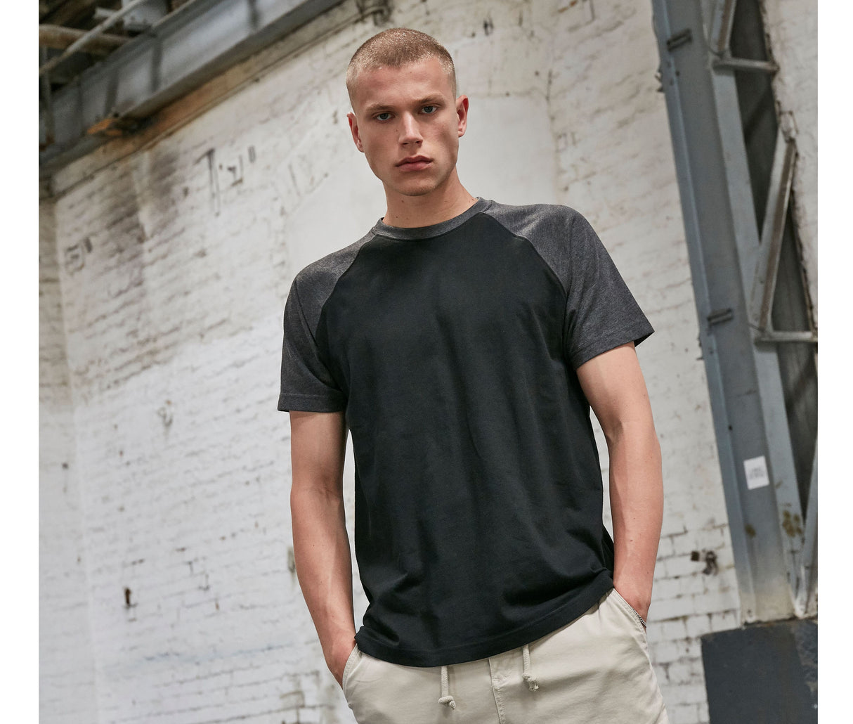 BUILD YOUR BRAND RAGLAN CONTRAST TEE