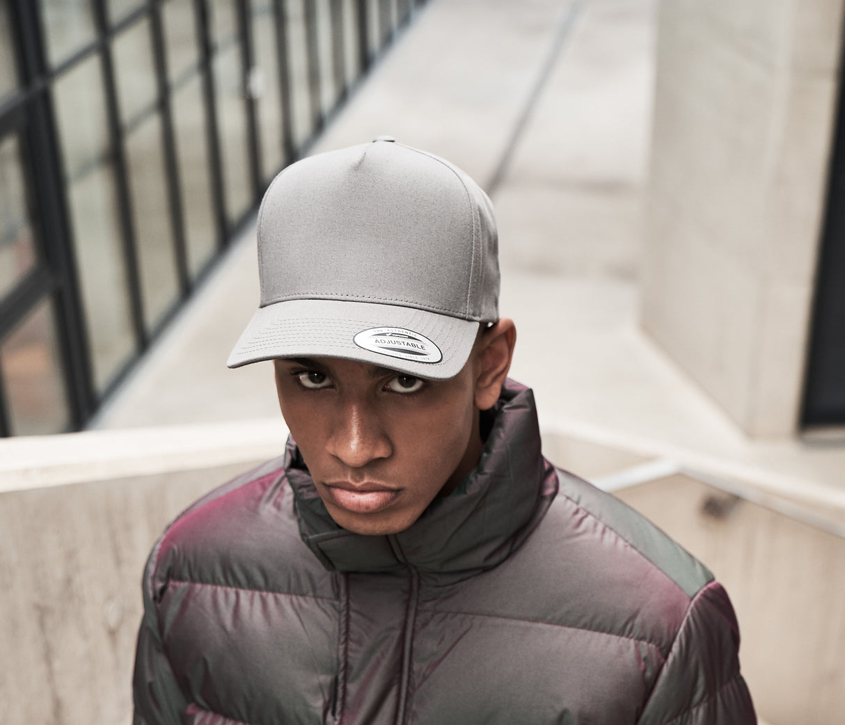 5-panel curved classic snapback